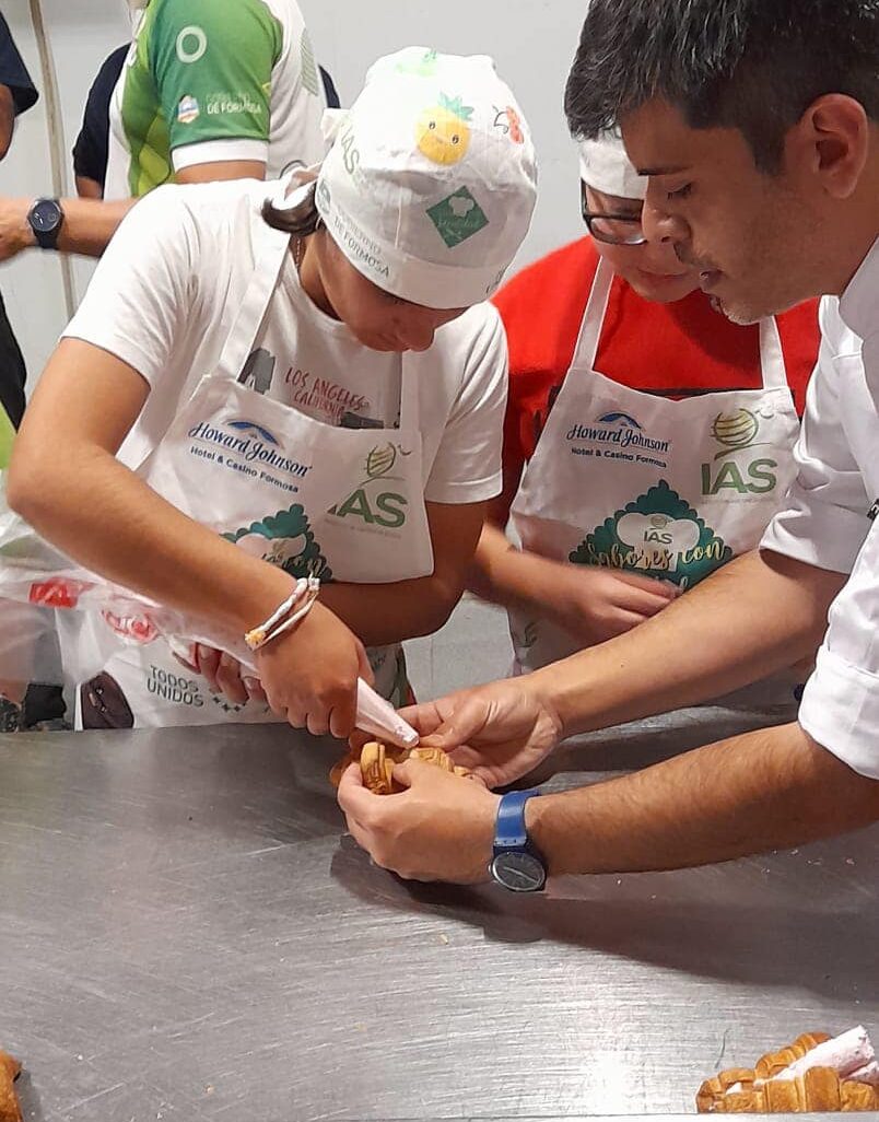 Especial vacaciones de invierno: El IAS desarrolló un taller de pastelería y panificados