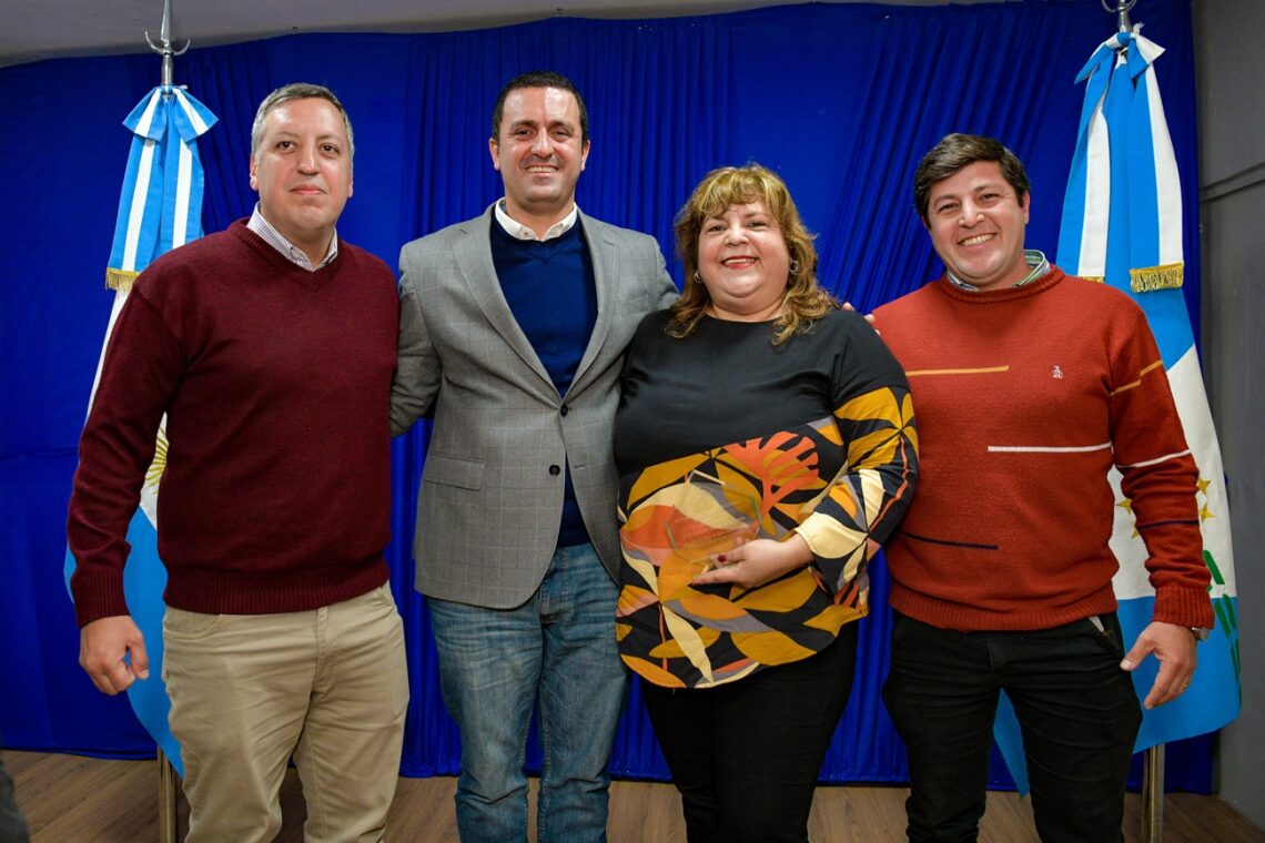 El Vicegobernador homenajeó a empleados legislativos por sus años de servicio