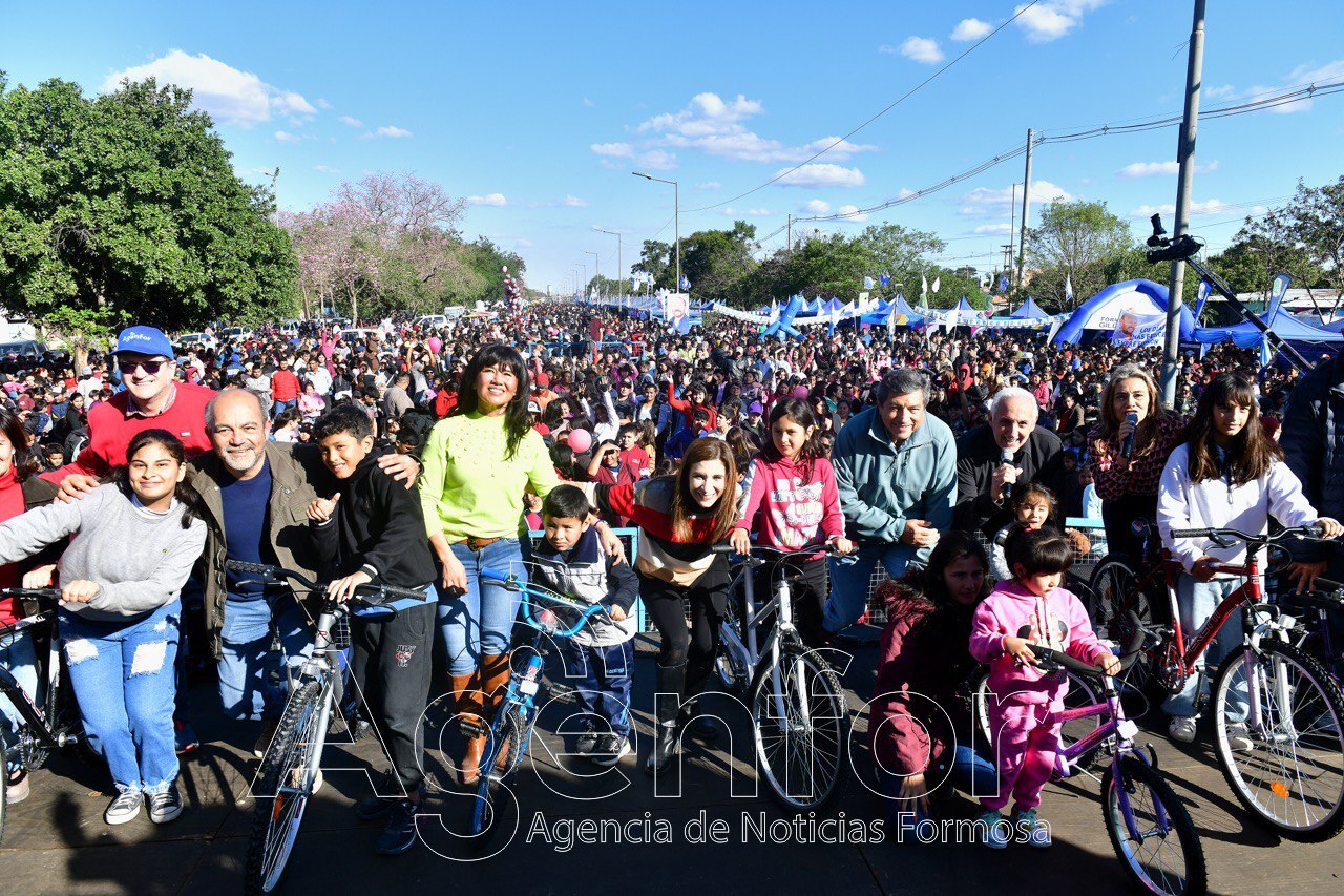 Con un gran festival, el Gobierno provincial agasajó a la niñez