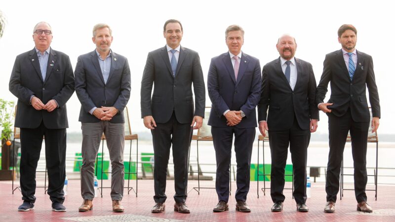 Gildo Insfrán firmó el “Tratado de Integración de la Región Litoral”