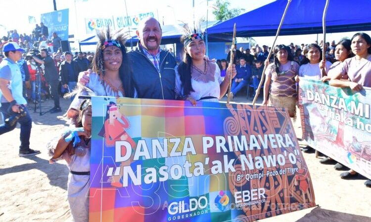 El gobernador Insfrán saludó a las mujeres indígenas de Formosa en su día