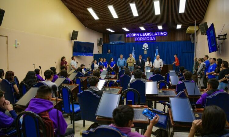 Estudiantes de Herradura visitaron la Capital y conocieron la Legislatura