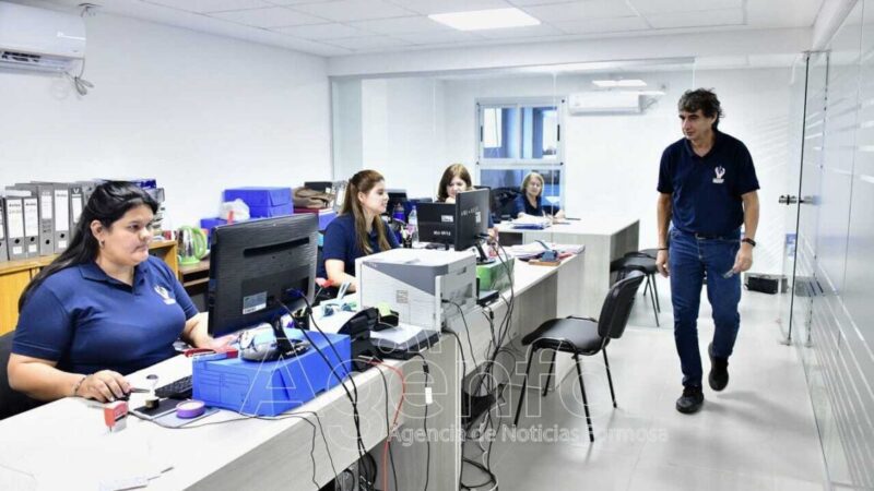 El gobernador Insfrán saludó a los empleados públicos, profesores y psicopedagogos