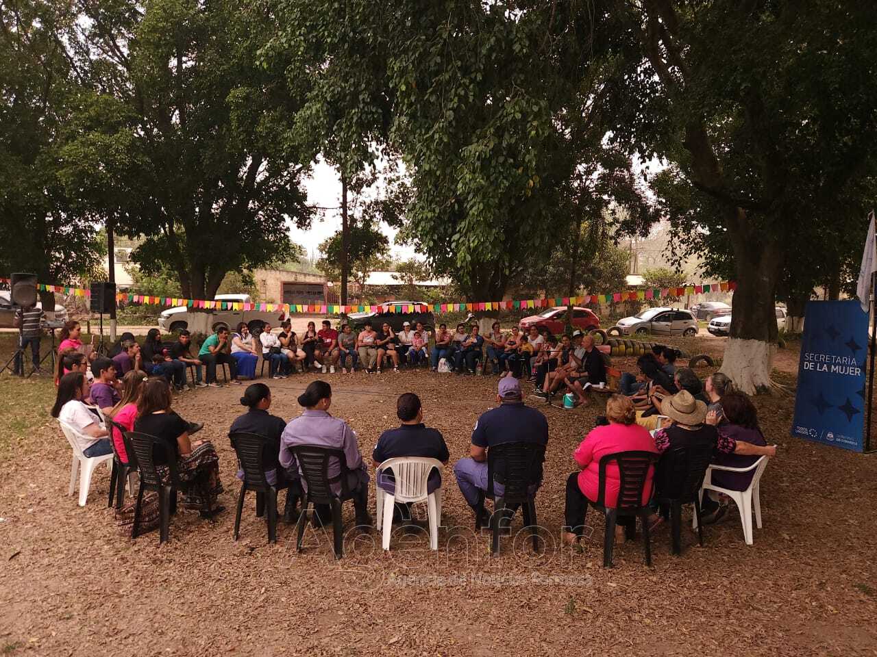 La Secretaría de la Mujer organizó un conversatorio placero en Mojón de Fierro