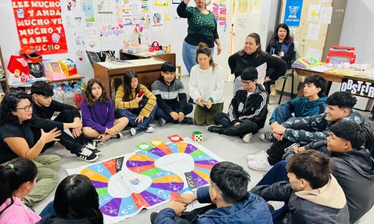 El centro de salud del barrio Liborsi brindó un taller de prevención del suicidio en la EPES N° 57