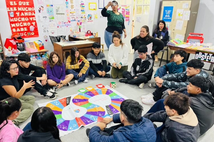 El centro de salud del barrio Liborsi brindó un taller de prevención del suicidio en la EPES N° 57