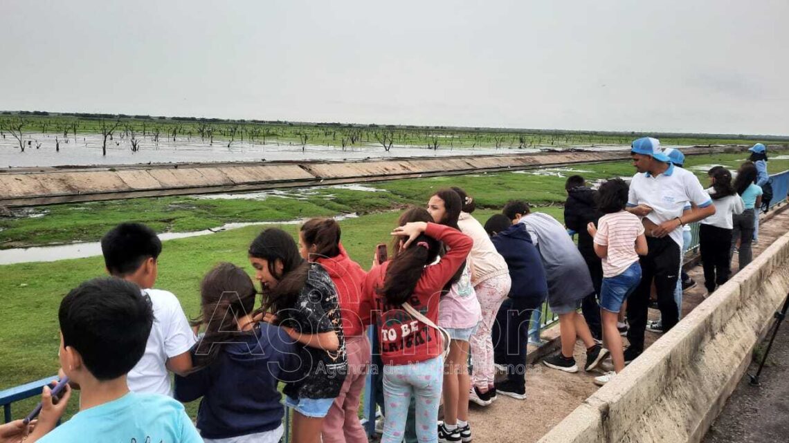 Alumnos de la Escuela N° 1 visitaron el Bañado La Estrella