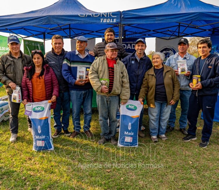 Luego de la distribución de semillas, productores iniciaron siembra de maíz y cucurbitáceas para el ciclo productivo 2024/25