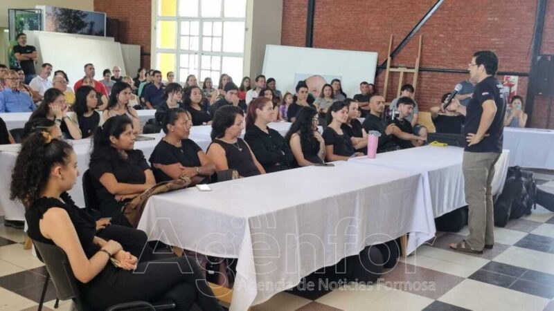 La Orquesta Reciclados Cateura de Paraguay brindó un taller en Formosa