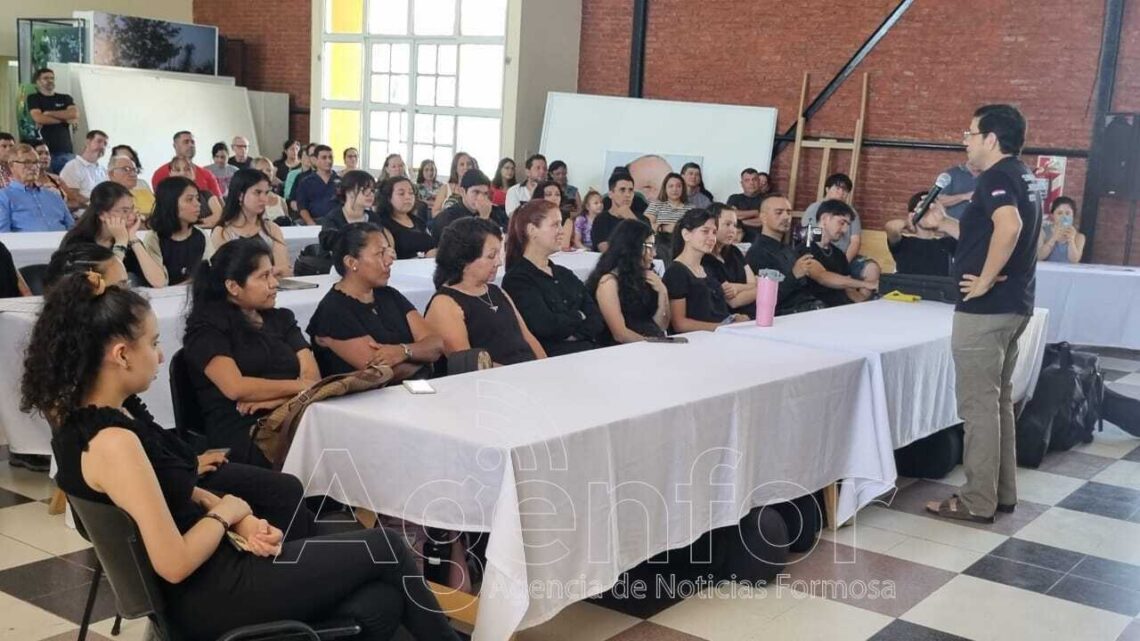 La Orquesta Reciclados Cateura de Paraguay brindó un taller en Formosa