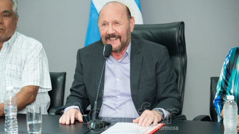 El gobernador Insfrán anunció un bono extraordinario de $700 mil para agentes estatales