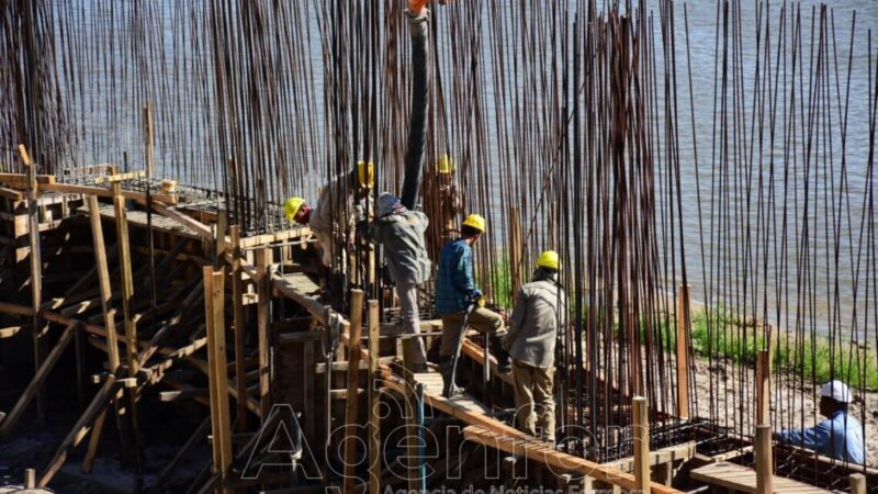 Prosiguen los trabajos en el muro de protección de la Costanera capitalina