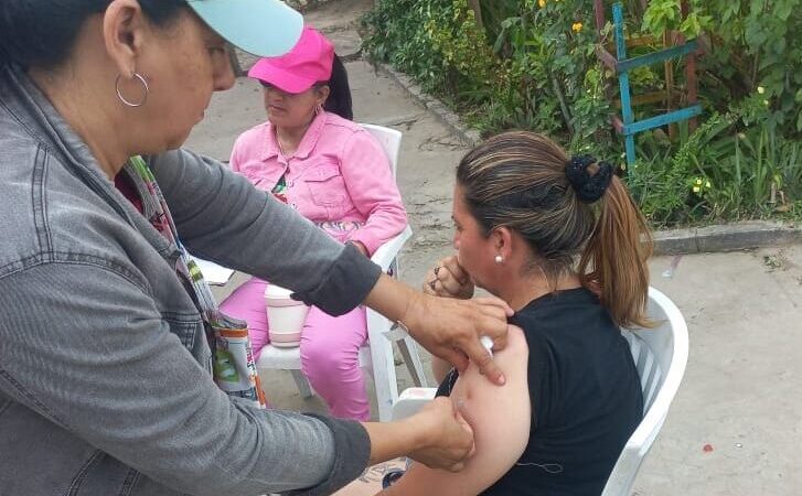 COVID-19: Los efectores sanitarios del Circuito Cinco están llevando a cabo un amplio trabajo de vacunación