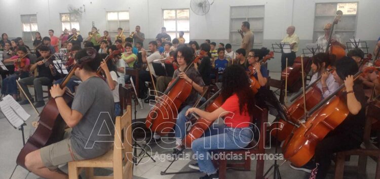 Hubo ensamble de orquestas infantojuveniles en el barrio Liborsi