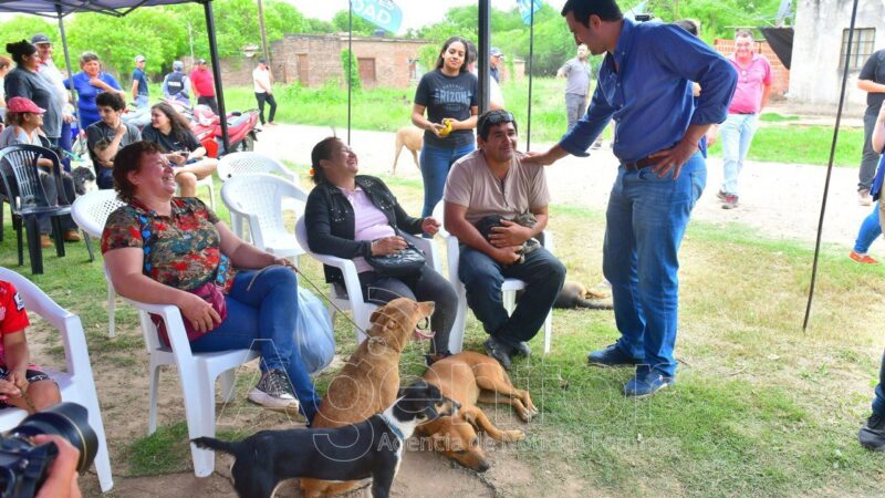 Solís participó de la puesta en marcha de la Clínica Móvil para mascotas en Las Lomitas