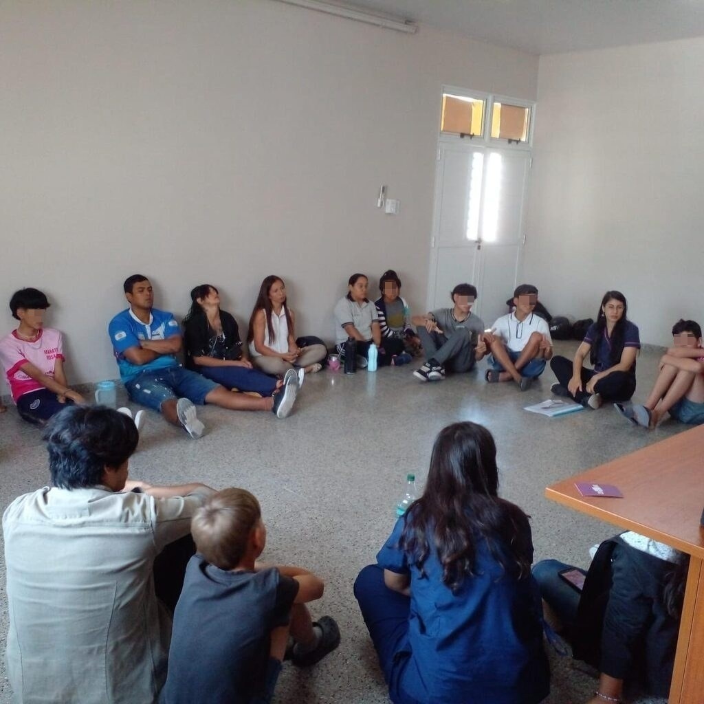 Los adolescentes comparten encuentros semanales en el centro de salud del barrio Lote 111