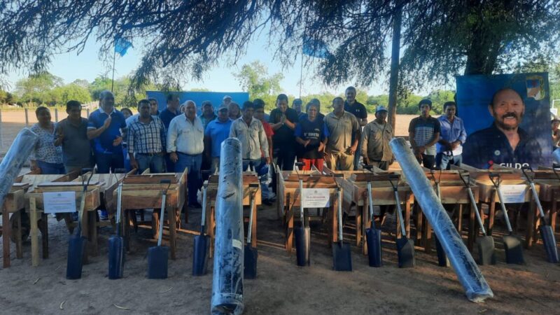 Conformaron cooperativa de ladrilleros en Las Lomitas y entregaron equipamiento para producción  