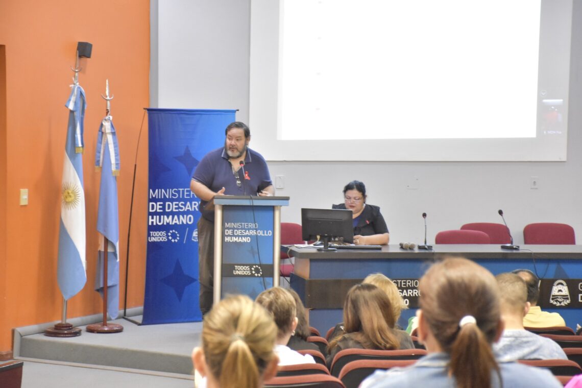 Con una importante jornada de capacitación se conmemoró el Día Mundial del SIDA