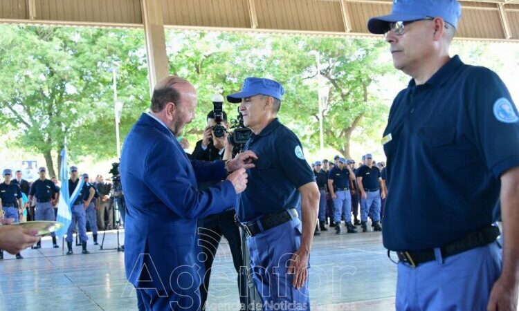 El gobernador Insfrán encabezó el acto de ascenso de 1353 efectivos policiales