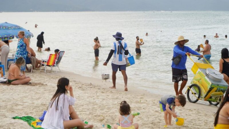 El Ministerio de Desarrollo Humano alertó sobre un brote de gastroenterocolitis en playas de Brasil