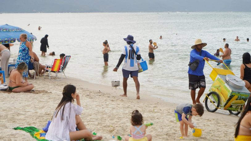 El Ministerio de Desarrollo Humano alertó sobre un brote de gastroenterocolitis en playas de Brasil