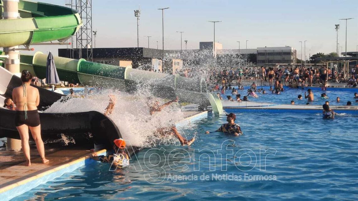 Tarde de verano a pleno en el Parque Acuático “17 de Octubre”