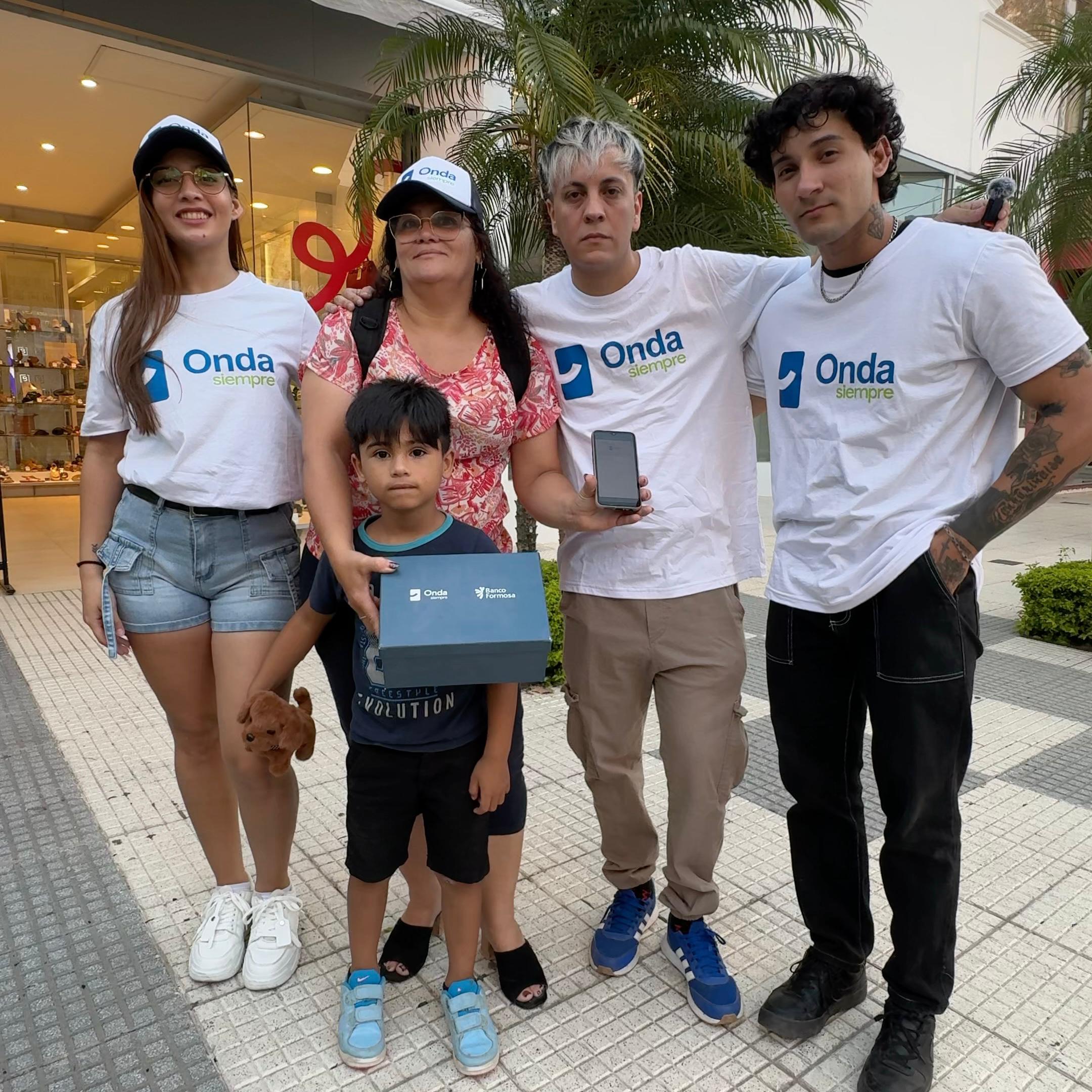 Banco Formosa sorprendió en la ciudad con una acción viral “Si la agarrás, te la quedás»