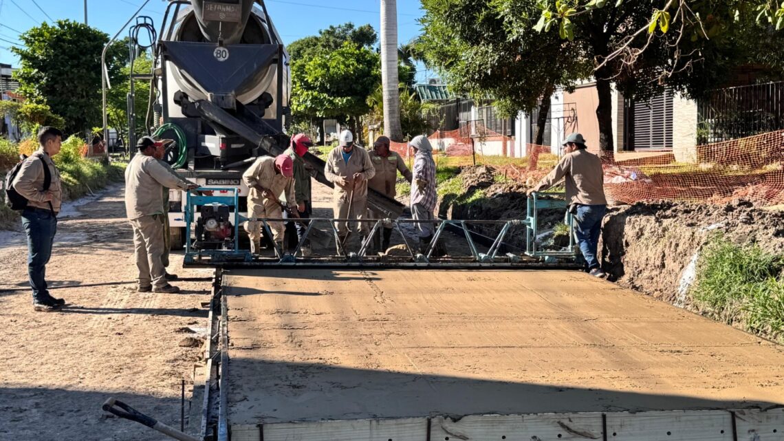 Vialidad Provincial avanza con las obras de pavimentación y desagües en la calle Martín Rodríguez