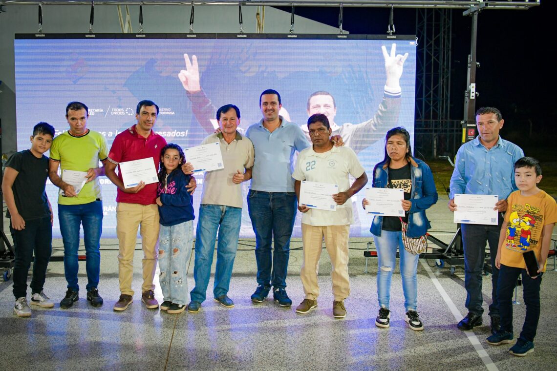 Las Lomitas: entregaron certificados de finalización de cursos de capacitación laboral