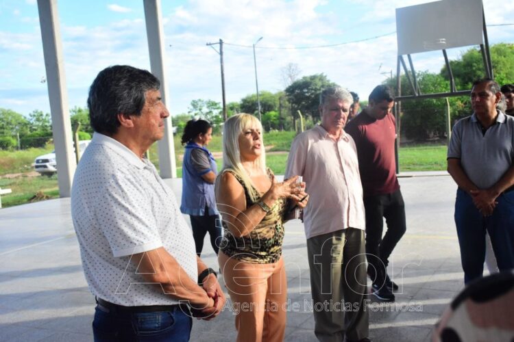 Con miras al inicio del ciclo lectivo, el ministro Araoz realizó recorrida por distintos establecimientos educativos