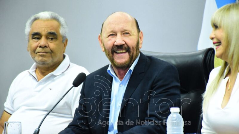 El gobernador Insfrán anunció incremento salarial del 45% para empleados públicos provinciales