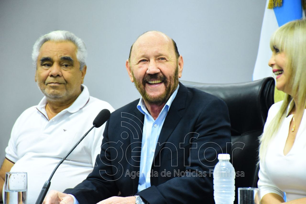 El gobernador Insfrán anunció incremento salarial del 45% para empleados públicos provinciales