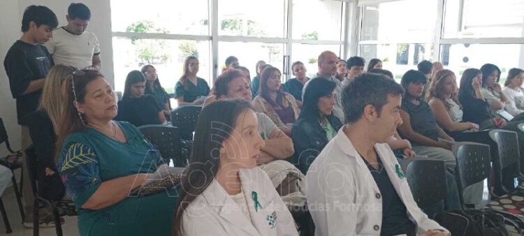 Prevención: Hubo charla abierta a la comunidad sobre el cáncer de cuello uterino en el CEMENURNK