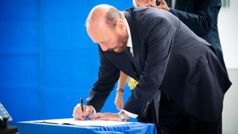 “Los servicios de salud se están ampliando y son cada vez mejores”, destacó el ministro Gómez