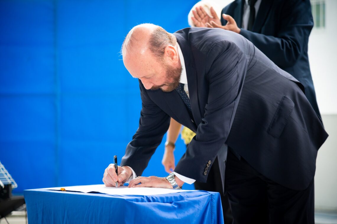 “Los servicios de salud se están ampliando y son cada vez mejores”, destacó el ministro Gómez