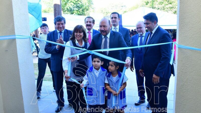 Insfrán inauguró en Clorinda la EJI N° 18 y el Playón Deportivo Municipal
