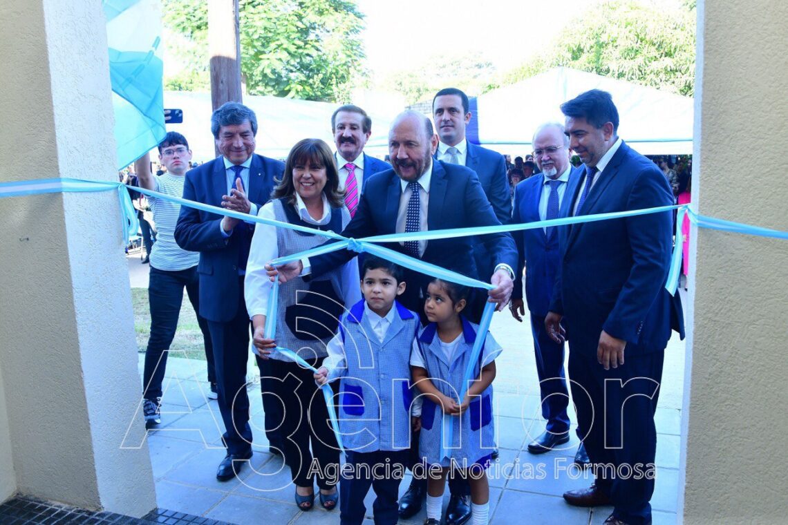 Insfrán inauguró en Clorinda la EJI N° 18 y el Playón Deportivo Municipal