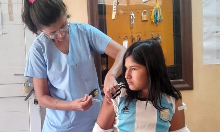 Escolares de María Cristina recibieron las vacunas correspondientes a los 11 años
