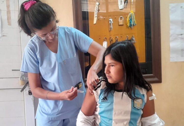 Escolares de María Cristina recibieron las vacunas correspondientes a los 11 años