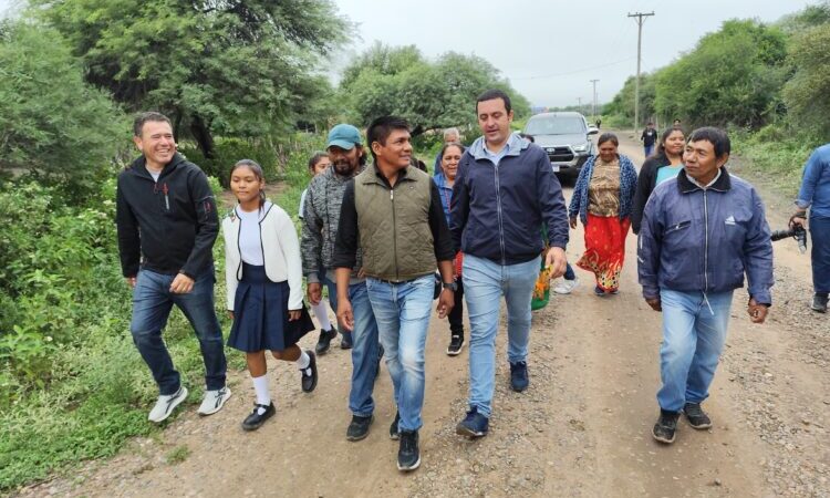 El vicegobernador Solís visitó a pequeños productores de Tres Pozos