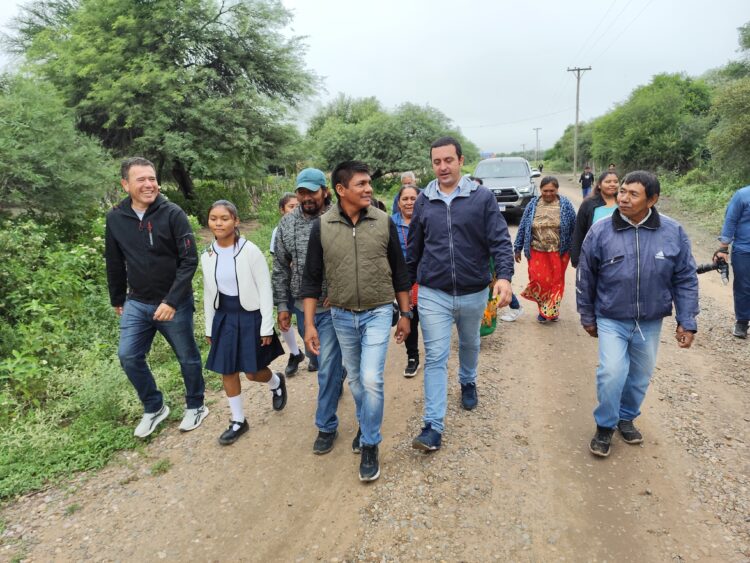 El vicegobernador Solís visitó a pequeños productores de Tres Pozos