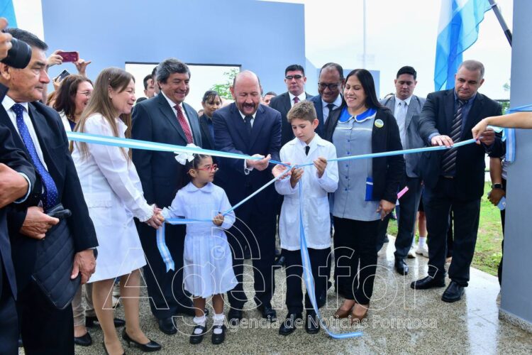 Insfrán habilitó tres nuevos establecimientos y alcanzó las 1513 obras educativas inauguradas en su gestión