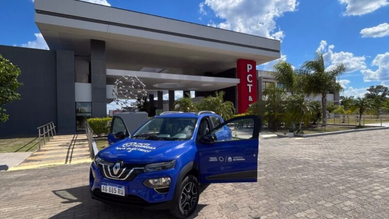 La Secretaría de Ciencia y Tecnología incorporó un vehículo 100% eléctrico para promover la sustentabilidad
