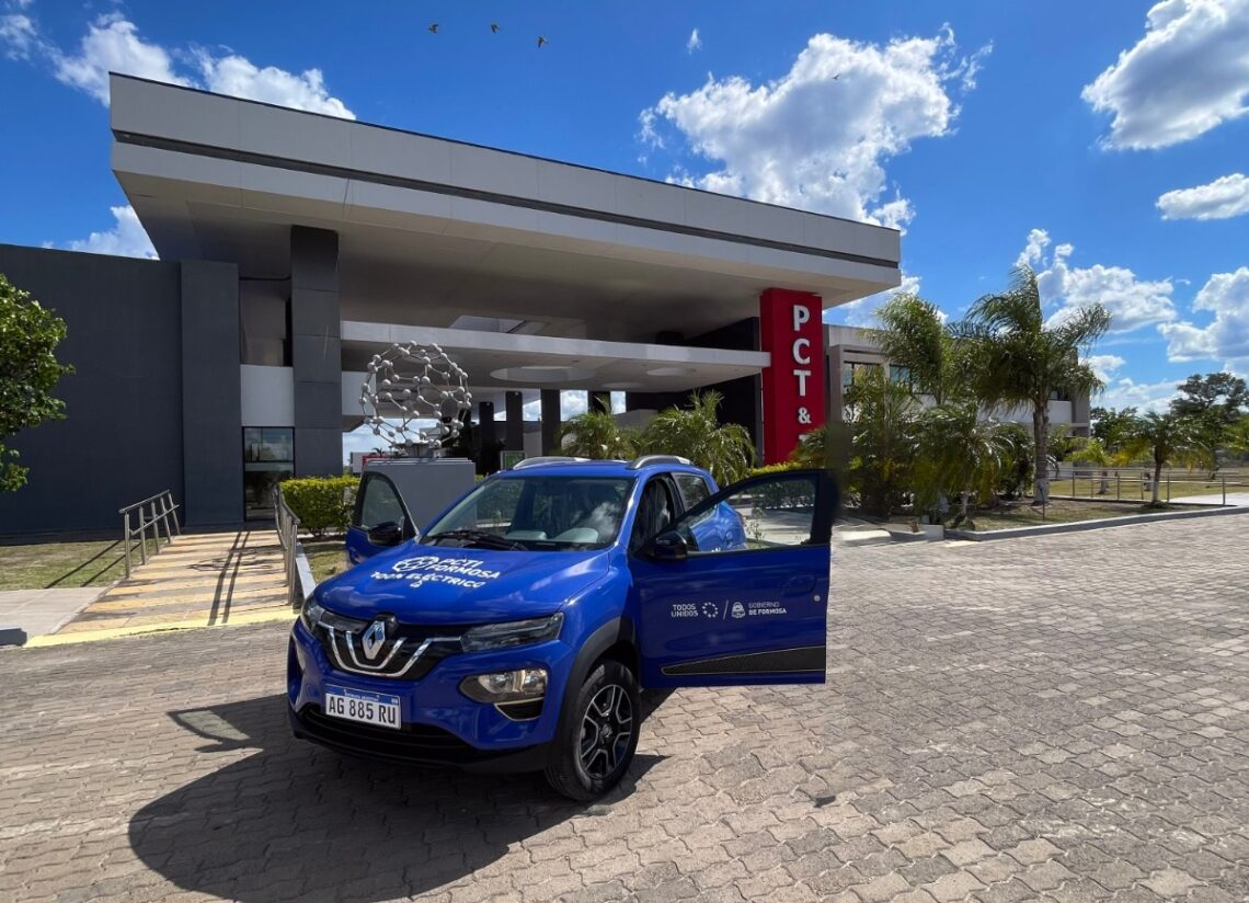 La Secretaría de Ciencia y Tecnología incorporó un vehículo 100% eléctrico para promover la sustentabilidad