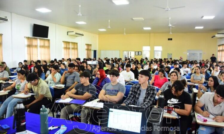 Insfrán destacó que más de 800 estudiantes se forman en la Universidad Provincial de Laguna Blanca