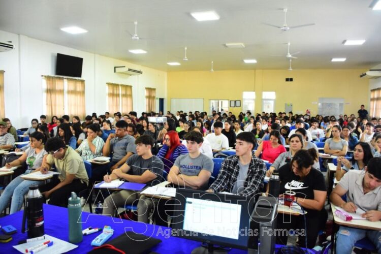 Insfrán destacó que más de 800 estudiantes se forman en la Universidad Provincial de Laguna Blanca