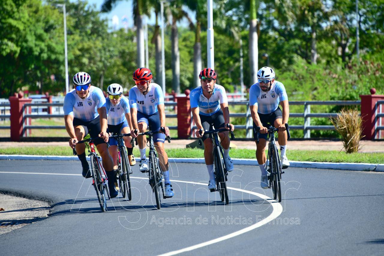 La Selección Argentina de Ciclismo de Pista se entrena en la ciudad de Formosa de cara al Campeonato Panamericano