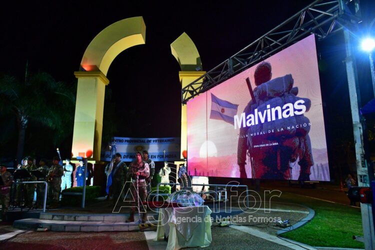 El gobernador Insfrán rindió homenaje a “nuestros héroes de Malvinas”