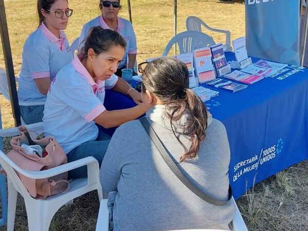 La Secretaría de la Mujer continúa su labor con jornadas y capacitaciones en diversos barrios