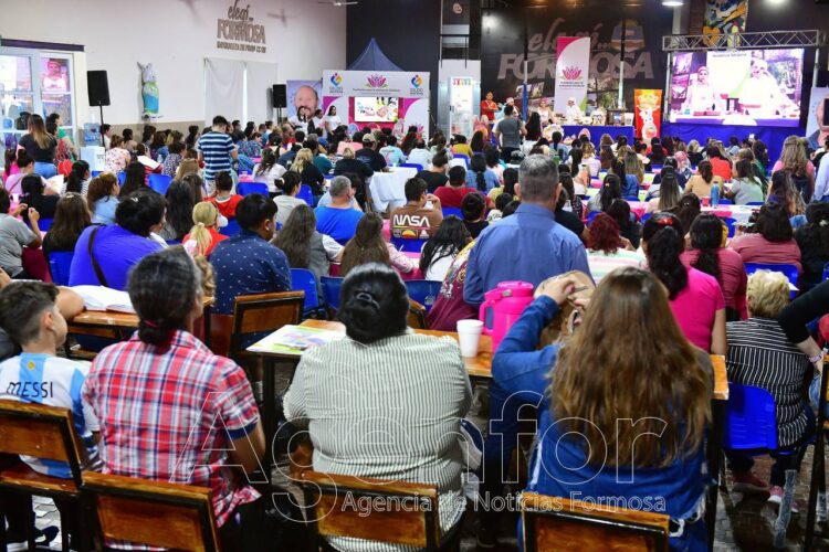 Más de 250 personas asistieron al taller de elaboración de huevos y roscas de pascuas